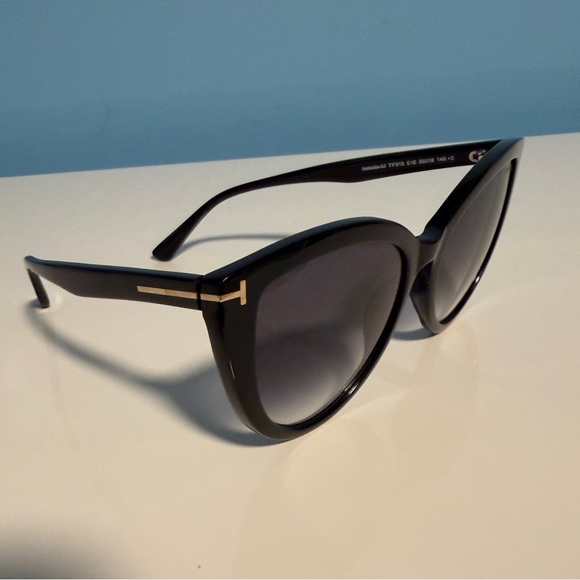Tom Ford Isabella-02 TF915 Cat Eye Sunglasses Black Gradient - Picture 3 of 11